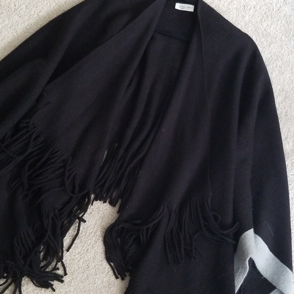 RD Style black and grey shawl with fringe - Picture 4 of 4